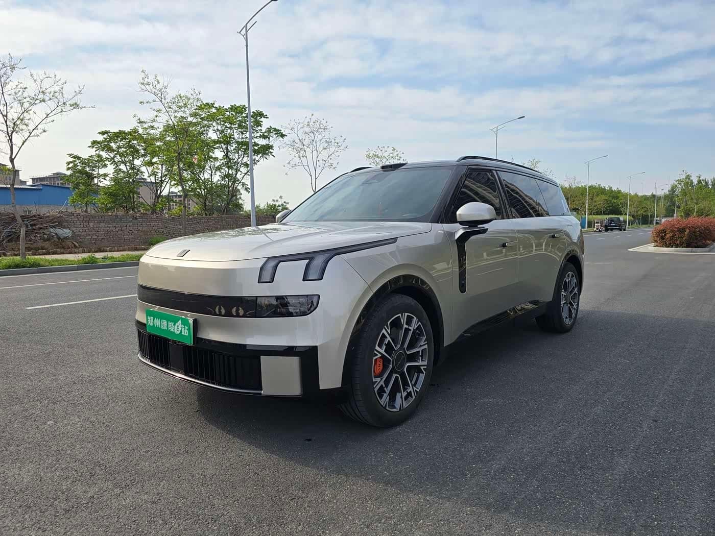 2025 Lynk & Co 900 Silbergrau, 10,000 km, China export – photo 1