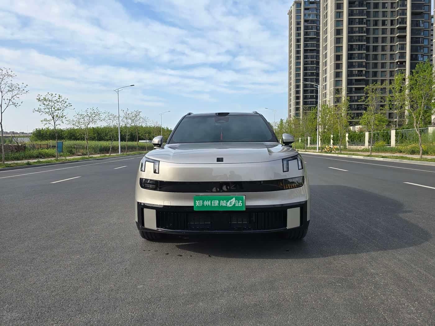 2025 Lynk & Co 900 Silbergrau, 10,000 km, China export – photo 2