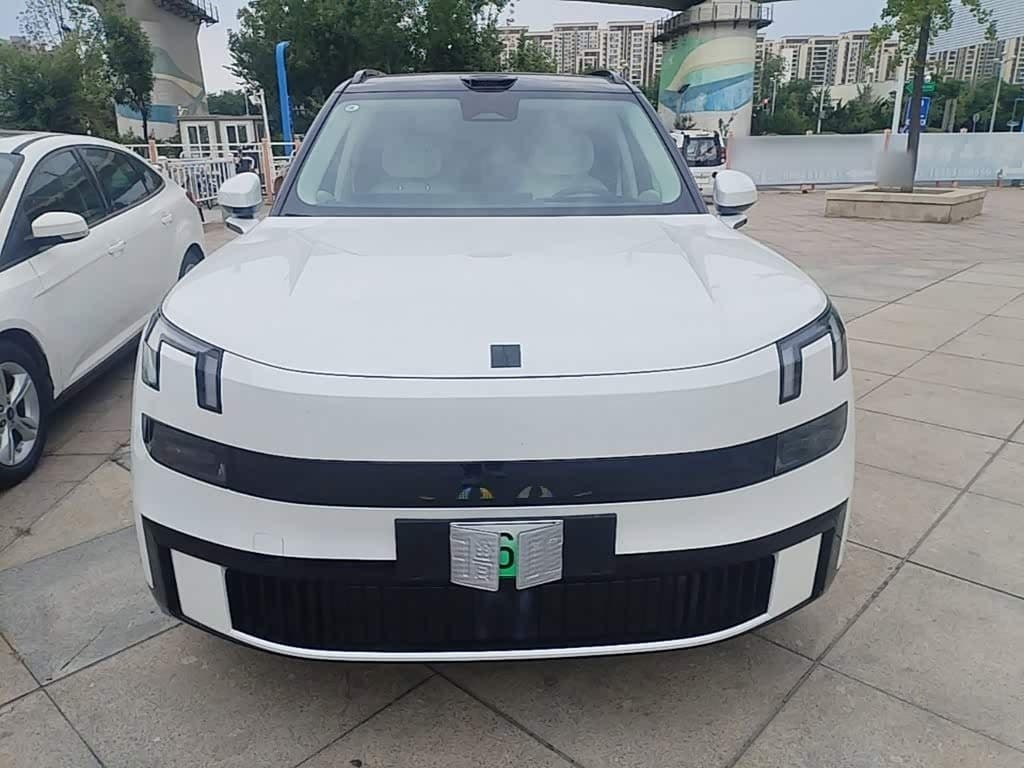 2025 Lynk & Co 900 White, 900 km, China export – photo 3