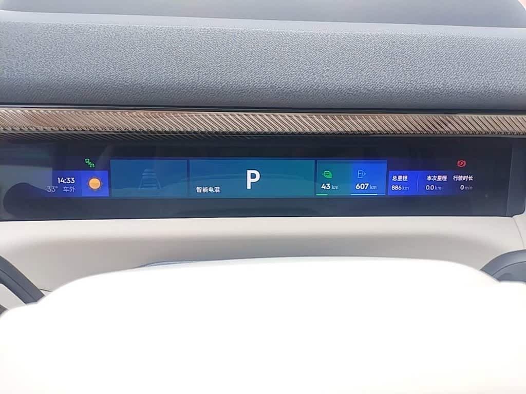 2025 Lynk & Co 900 White, 900 km, China export – photo 12