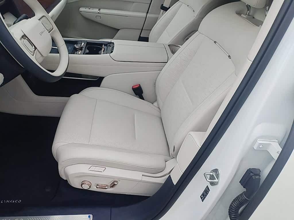 2025 Lynk & Co 900 White, 900 km, China export – photo 15