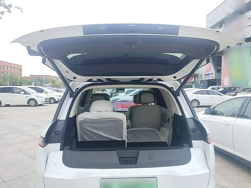 2025 Lynk & Co 900 White, 900 km, China export – photo 19