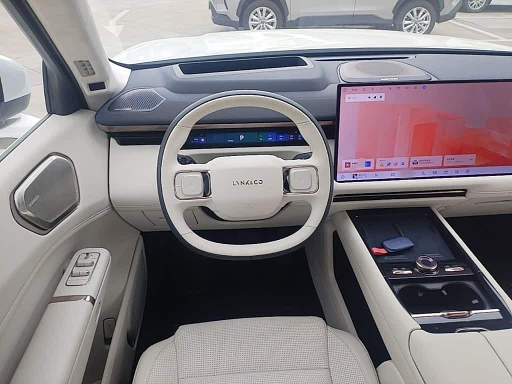2025 Lynk & Co 900 White, 900 km, China export – photo 11