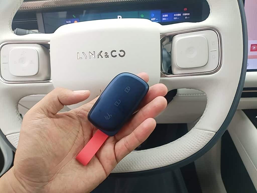 2025 Lynk & Co 900 White, 900 km, China export – photo 9