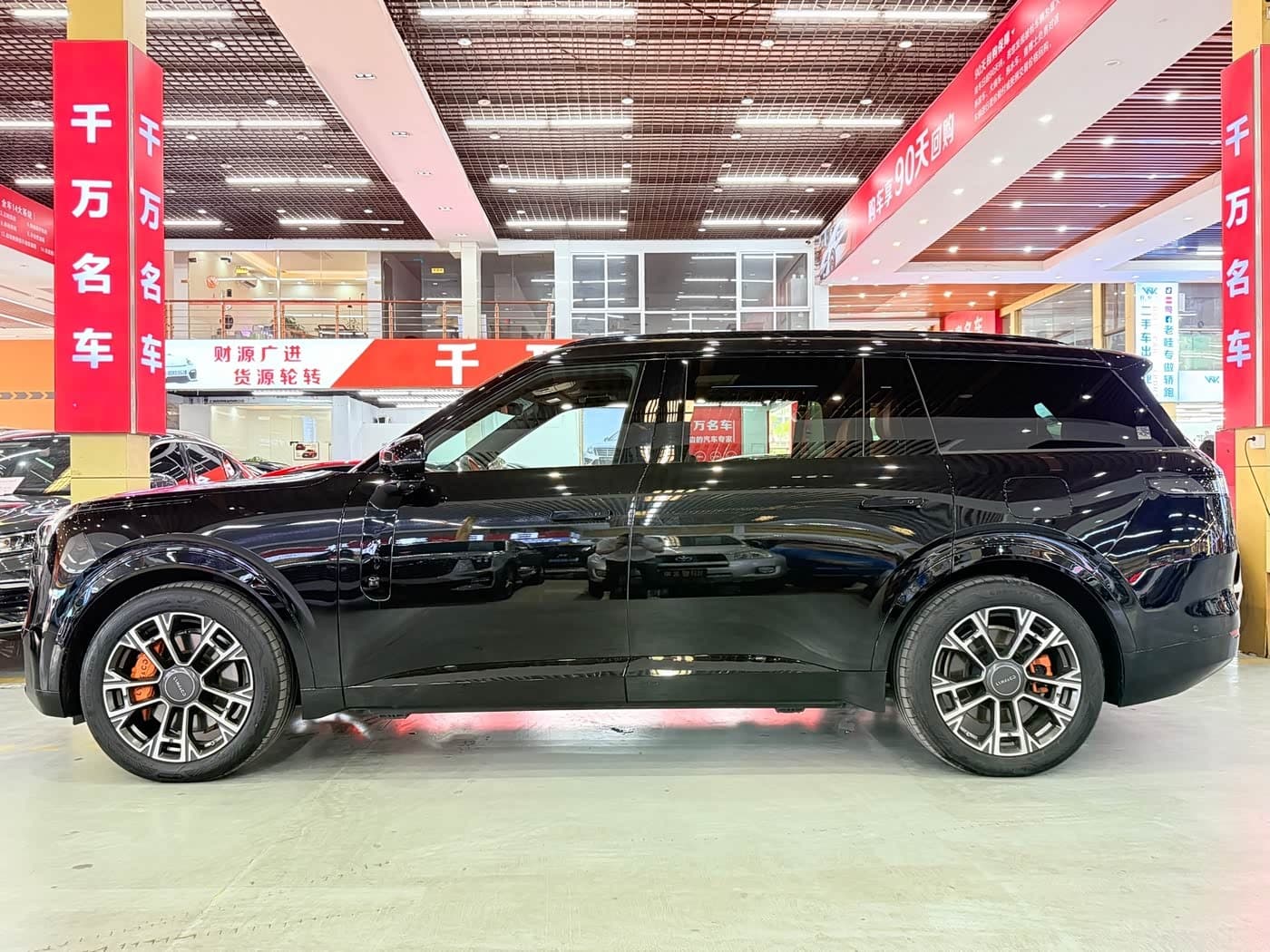 2025 Lynk & Co 900 Black, 9,700 km, China export – photo 3