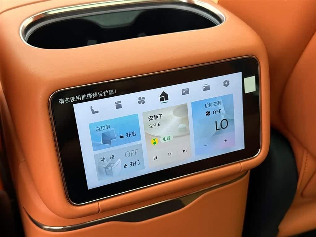 2025 Lynk & Co 900 Black, 30,000 km, China export – photo 17