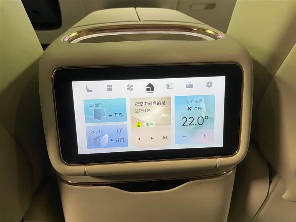 2025 Lynk & Co 900 Black, 9,400 km, China export – photo 17