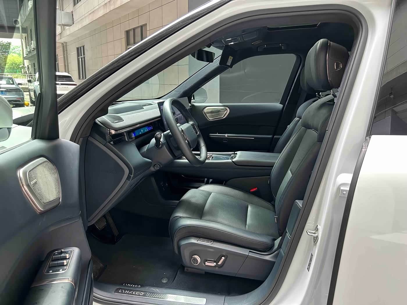 2025 Lynk & Co 900 White, 41,300 km, China export – photo 12