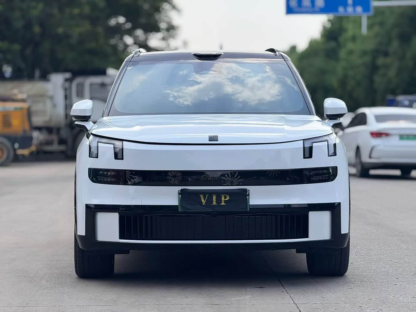 2025 Lynk & Co 900 White, 16,000 km, China export – photo 2