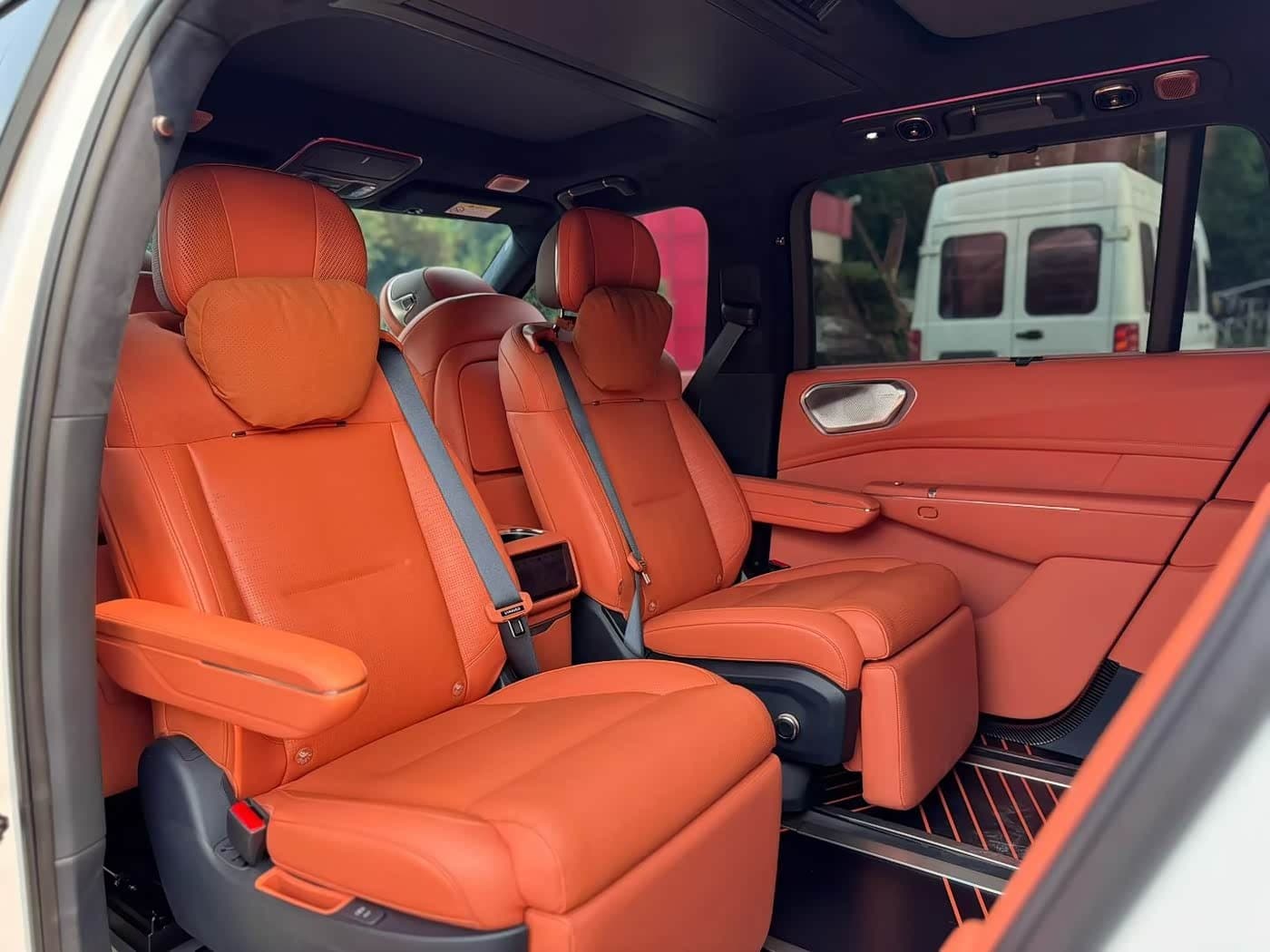 2025 Lynk & Co 900 White, 16,000 km, China export – photo 6