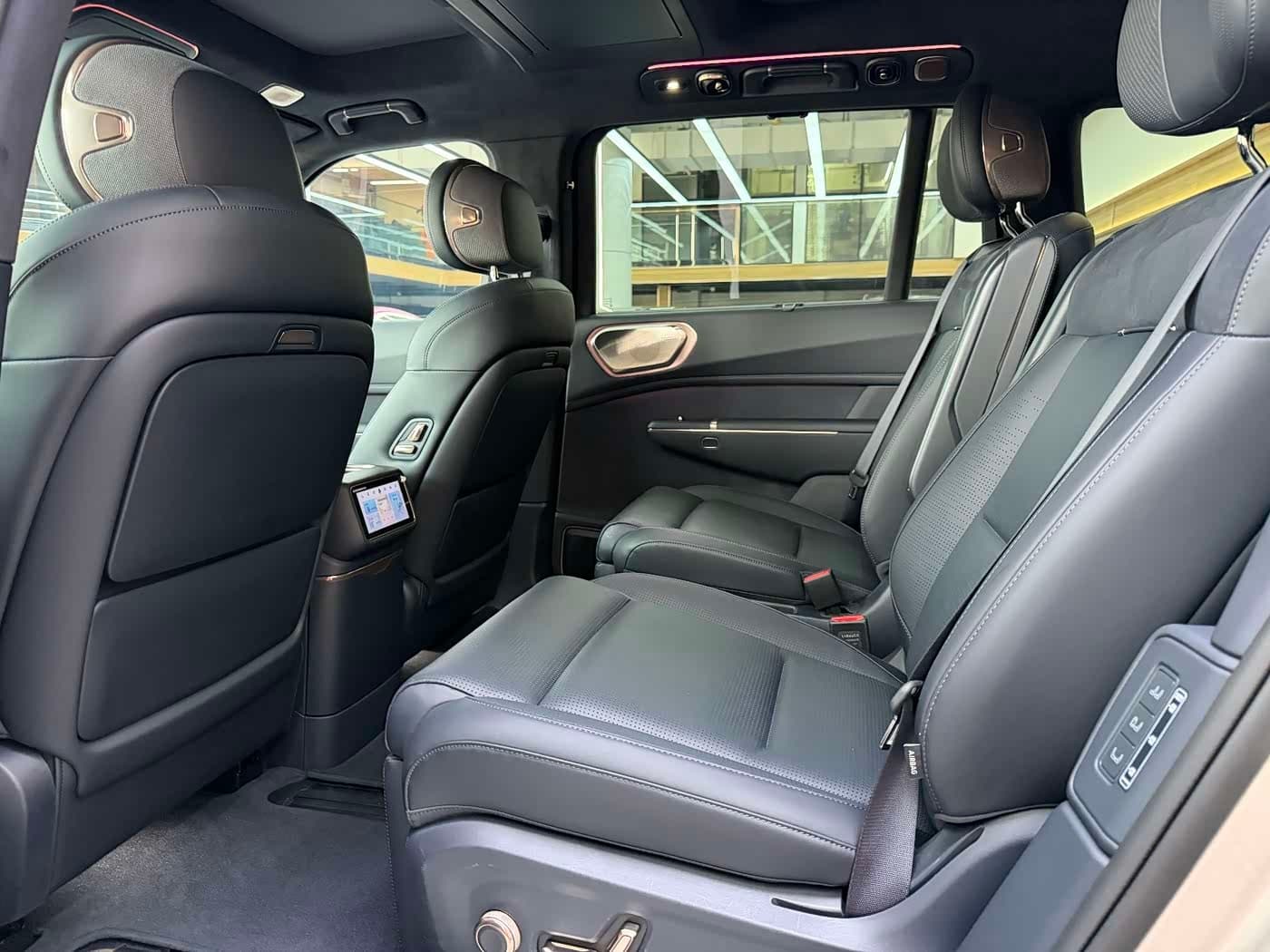 2025 Lynk & Co 900 Champagne, 16,000 km, China export – photo 5