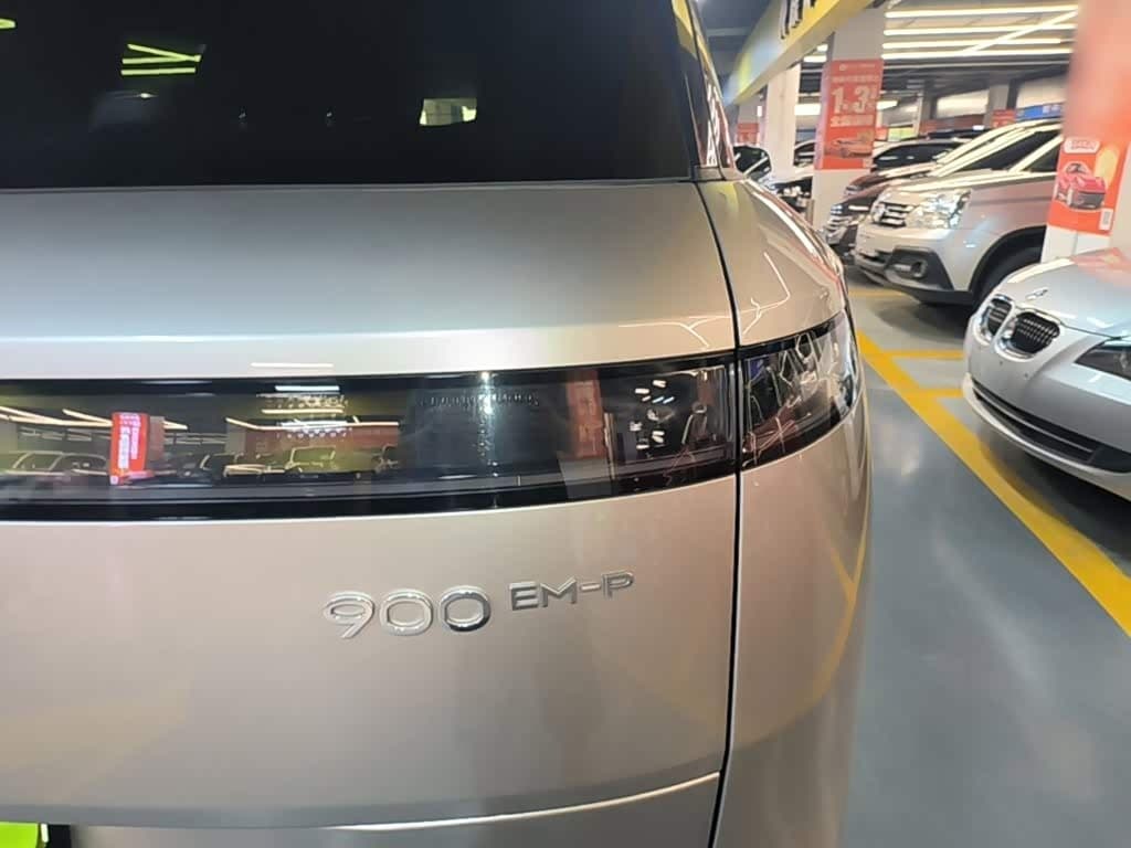 2025 Lynk & Co 900 Silbergrau, 12,700 km, China export – photo 8