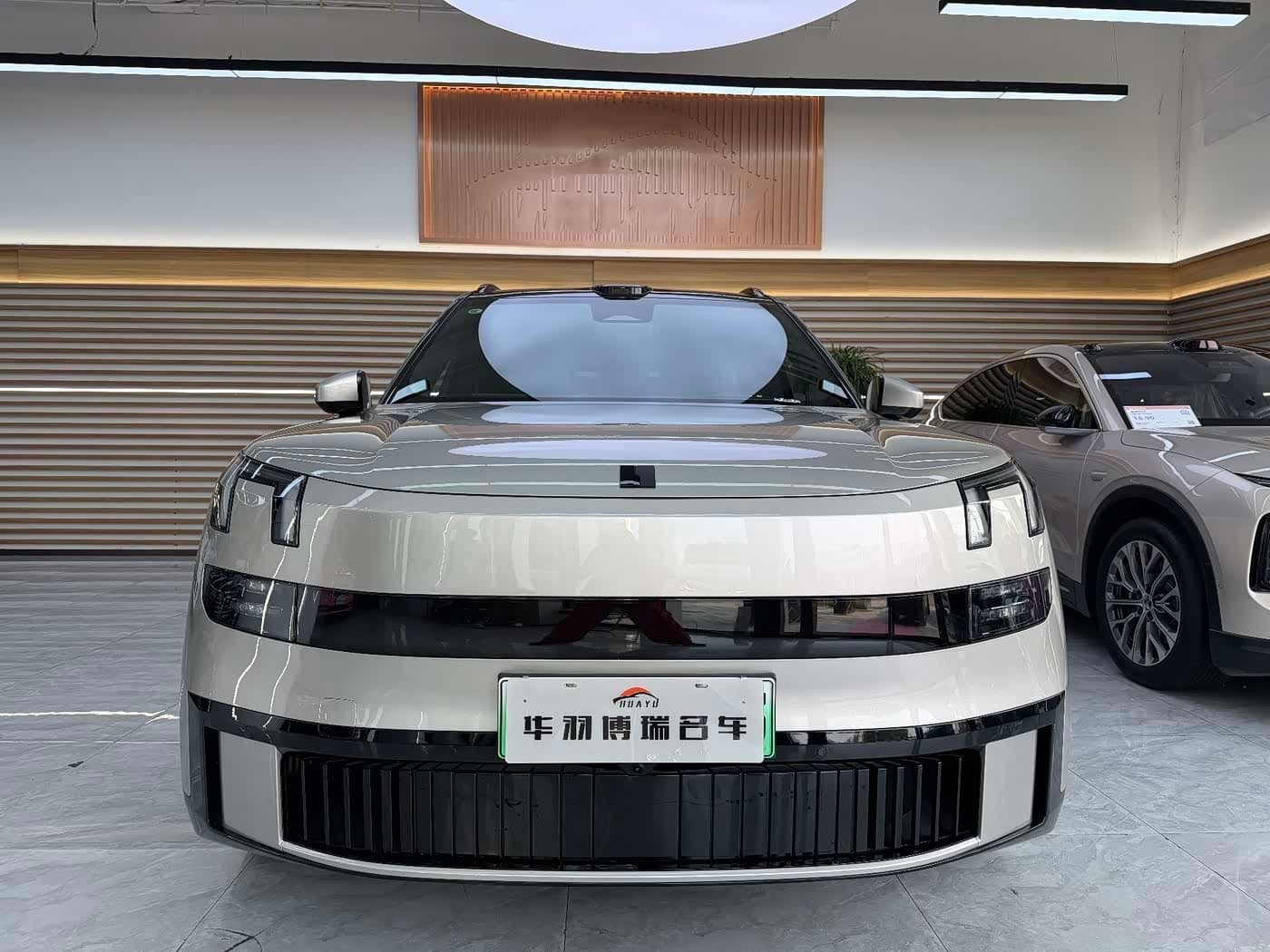 2025 Lynk & Co 900 Champagne, 16,000 km, China export – photo 2