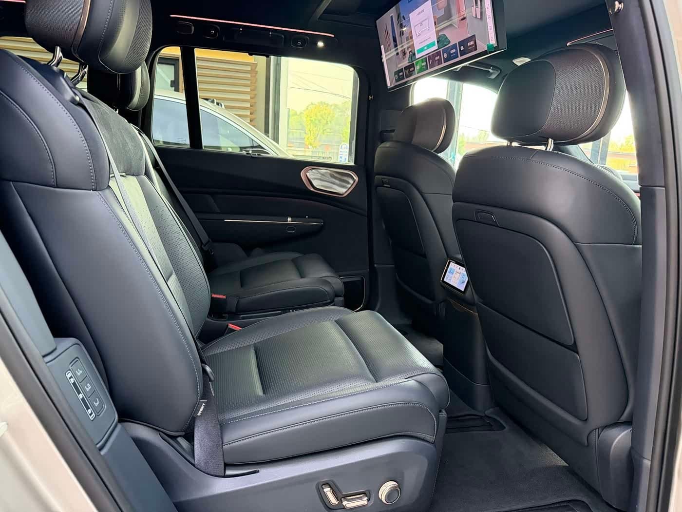 2025 Lynk & Co 900 Champagne, 16,000 km, China export – photo 7