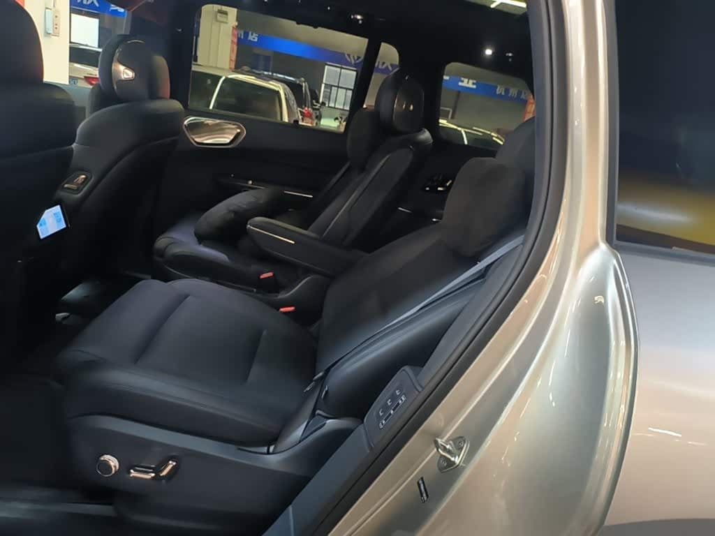 2025 Lynk & Co 900 Silbergrau, 12,700 km, China export – photo 17