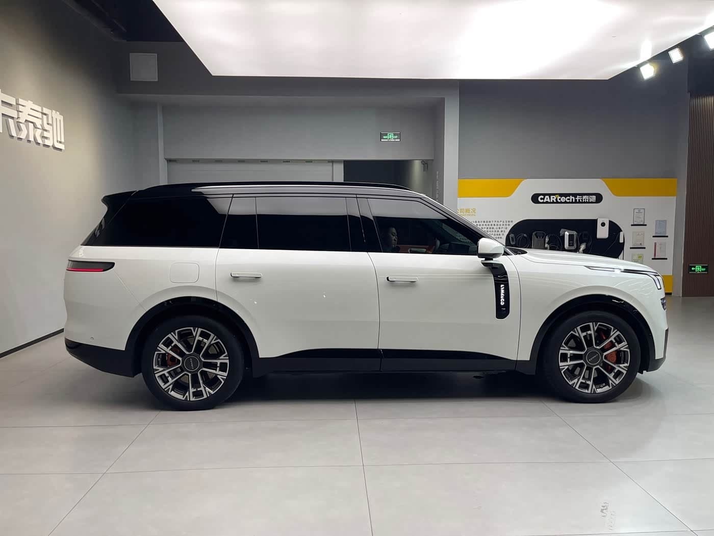 2025 Lynk & Co 900 White, 15,000 km, China export – photo 7