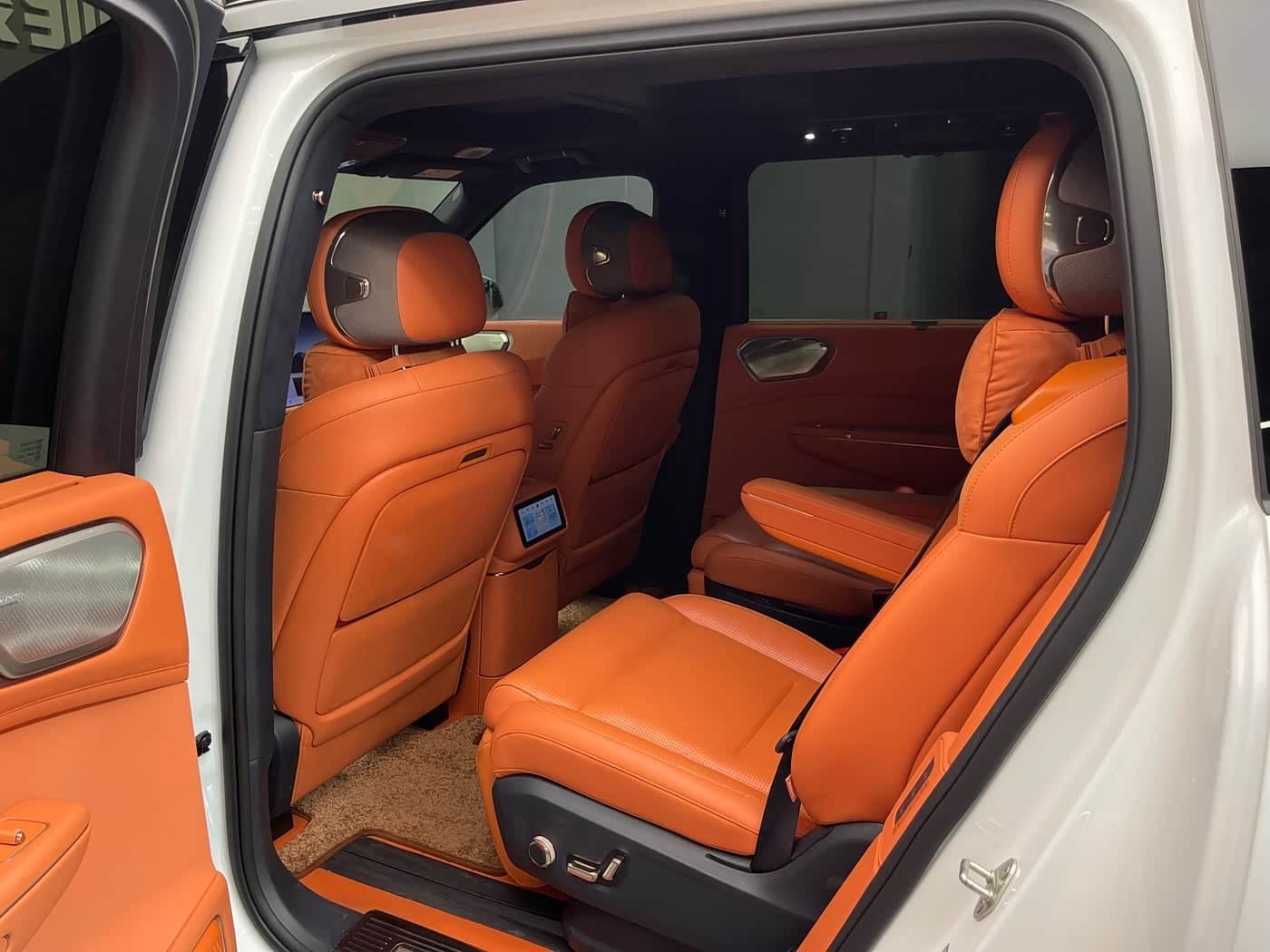 2025 Lynk & Co 900 White, 15,000 km, China export – photo 11