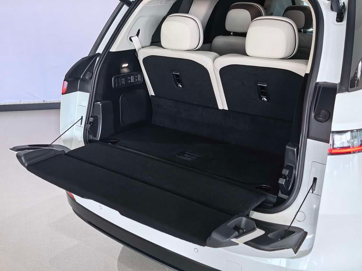 2025 Lynk & Co 900 White, 19,000 km, China export – photo 9