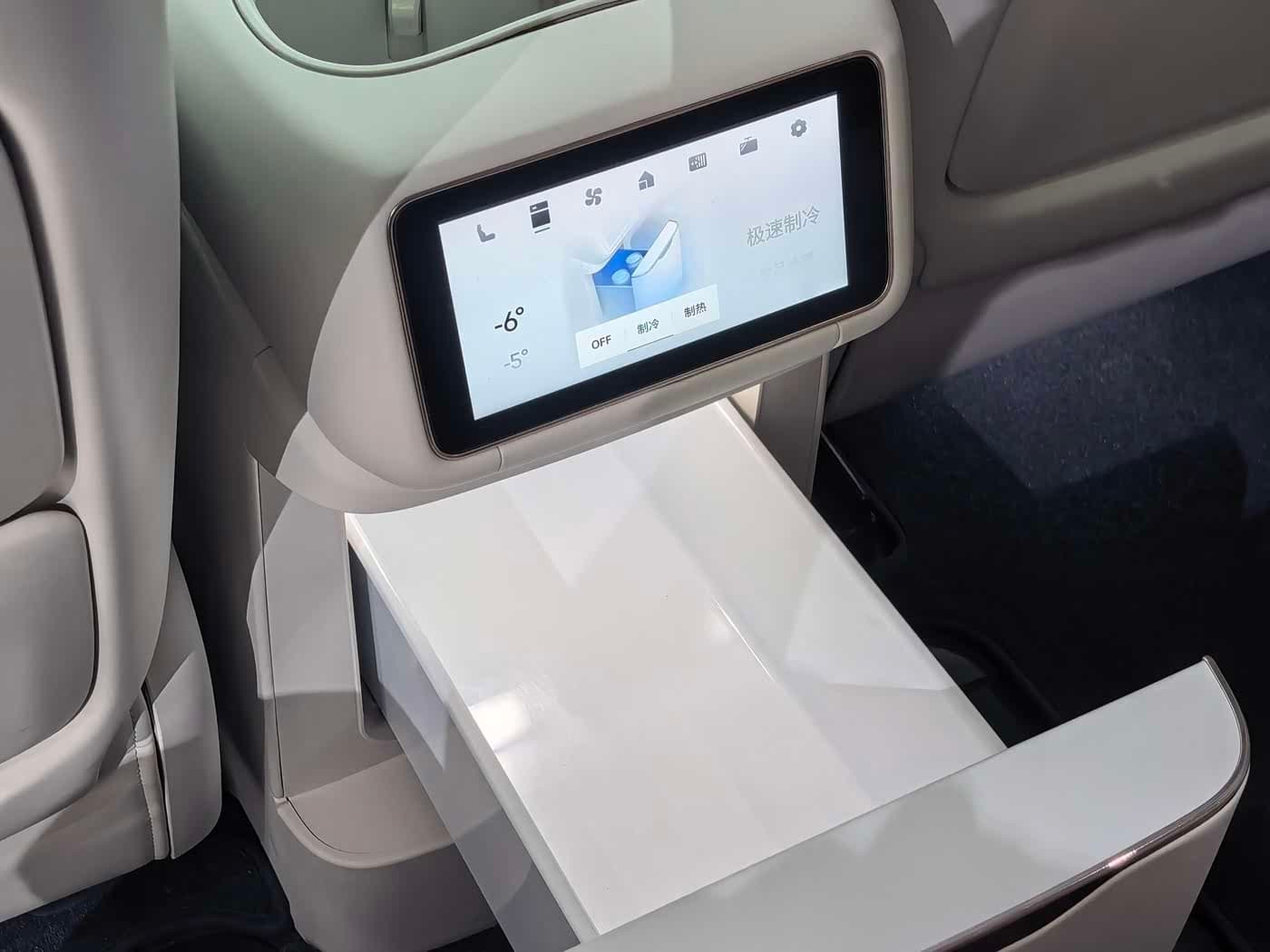 2025 Lynk & Co 900 White, 19,000 km, China export – photo 18