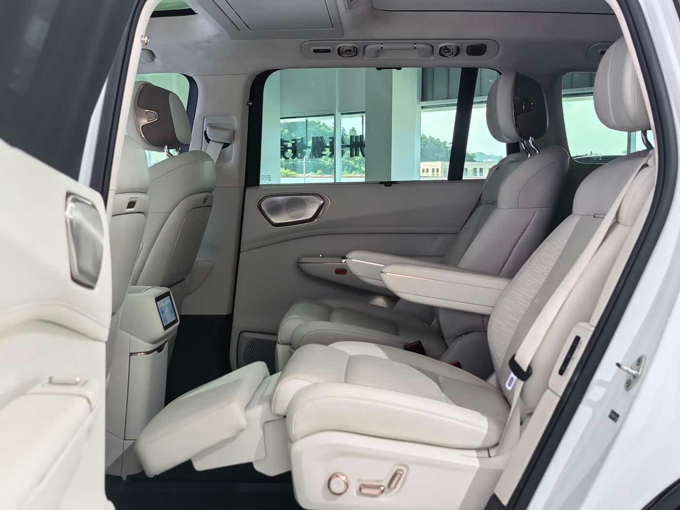 2025 Lynk & Co 900 White, 19,000 km, China export – photo 19