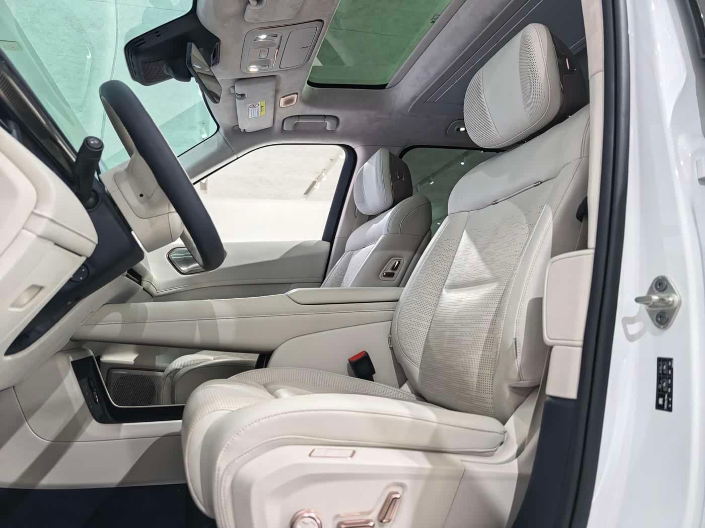 2025 Lynk & Co 900 White, 19,000 km, China export – photo 20