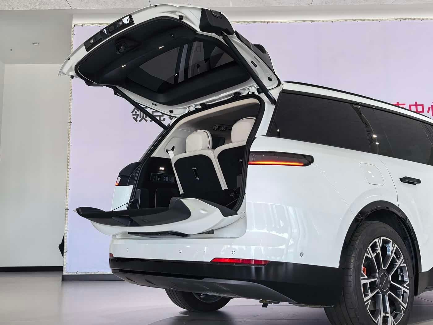 2025 Lynk & Co 900 White, 19,000 km, China export – photo 13