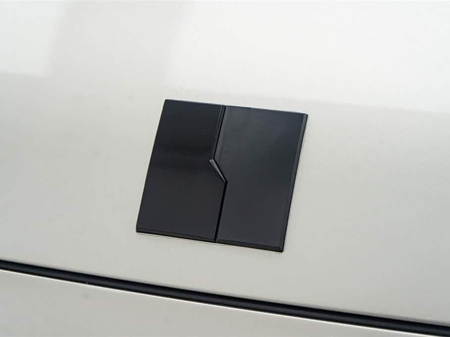2025 Lynk & Co 900 Champagne, 15,600 km, China export – photo 9
