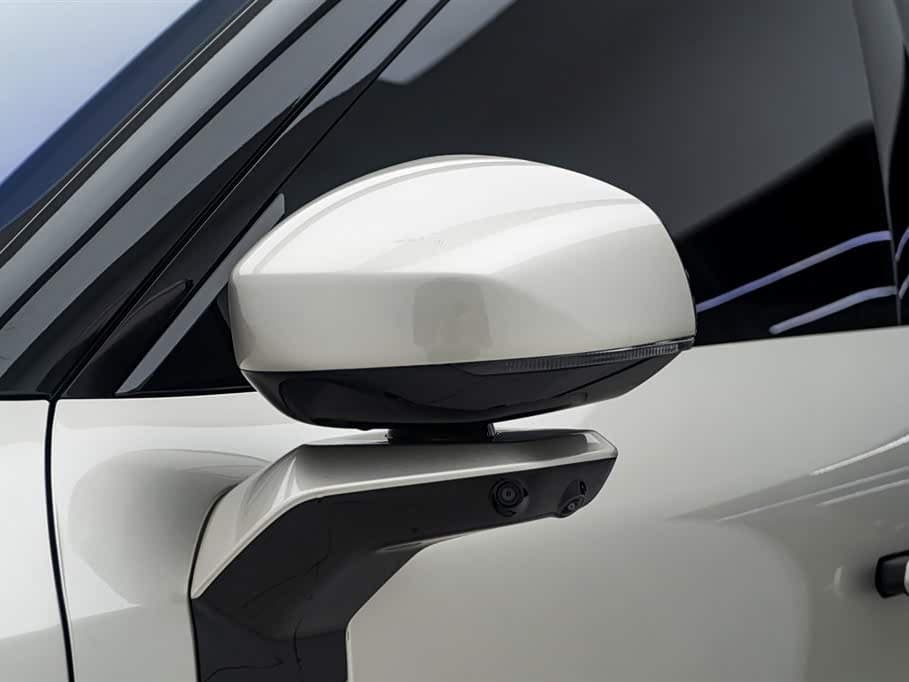 2025 Lynk & Co 900 Champagne, 15,600 km, China export – photo 12