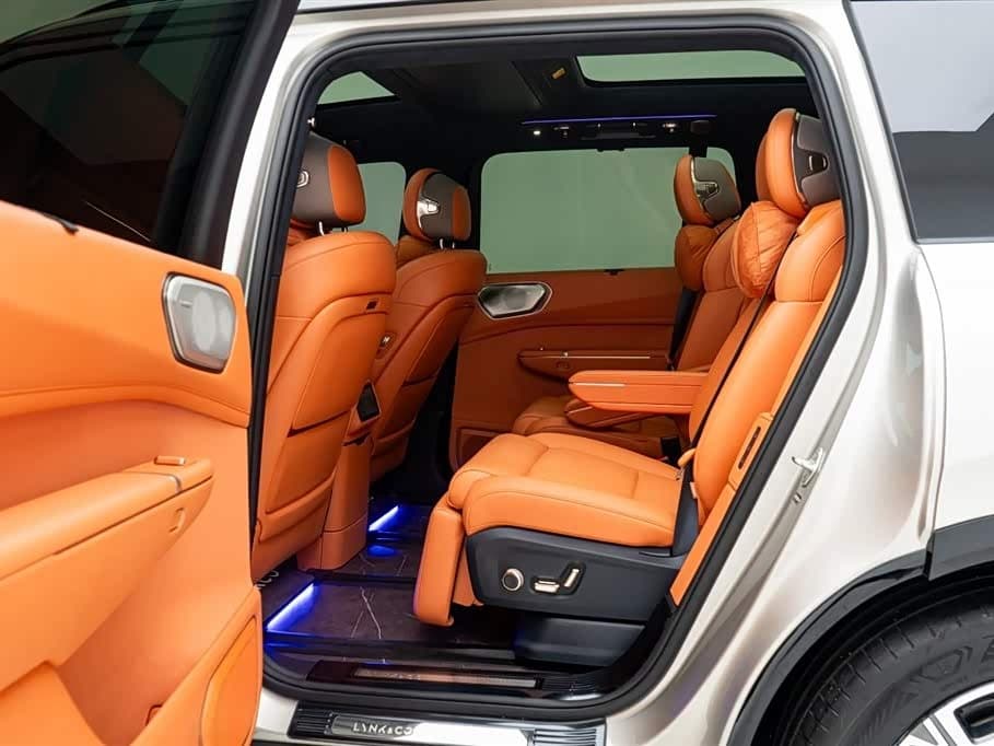 2025 Lynk & Co 900 Champagne, 15,600 km, China export – photo 19