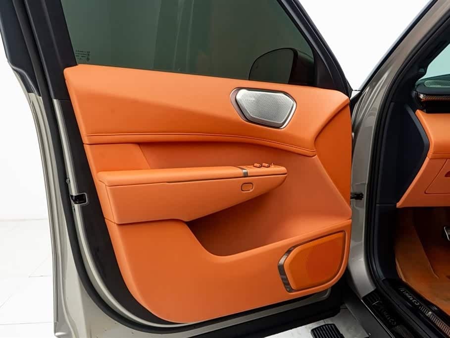 2025 Lynk & Co 900 Champagne, 15,600 km, China export – photo 16