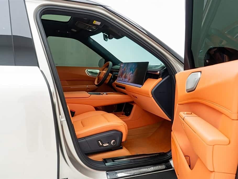 2025 Lynk & Co 900 Champagne, 15,600 km, China export – photo 18