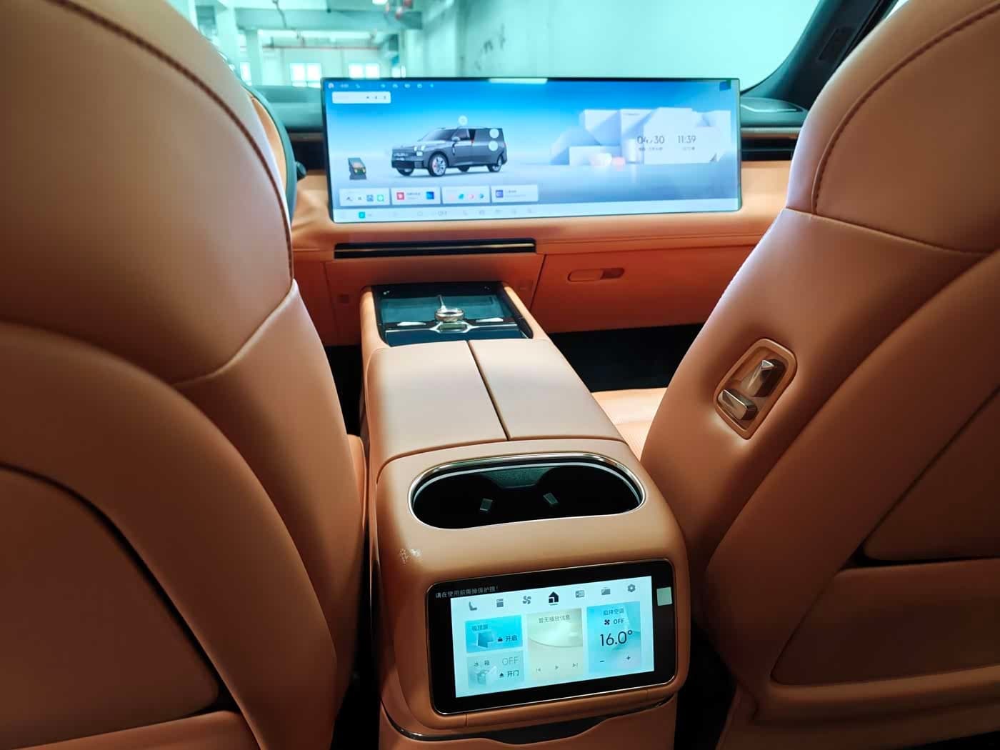 2025 Lynk & Co 900 Silbergrau, 2,000 km, China export – photo 11