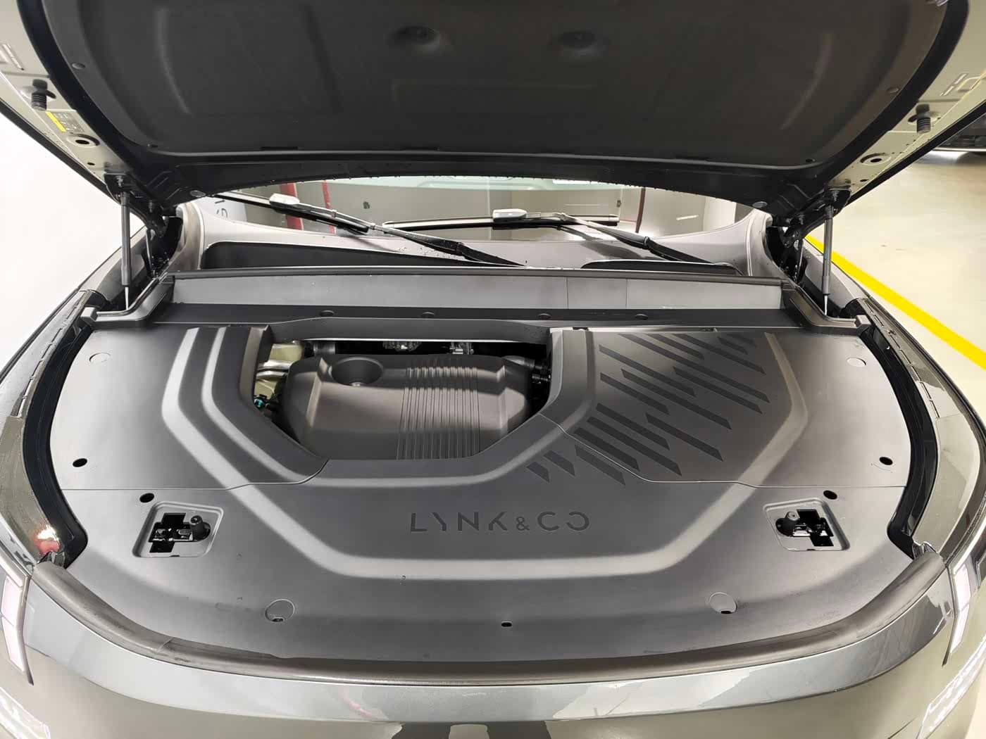 2025 Lynk & Co 900 Silbergrau, 2,000 km, China export – photo 18