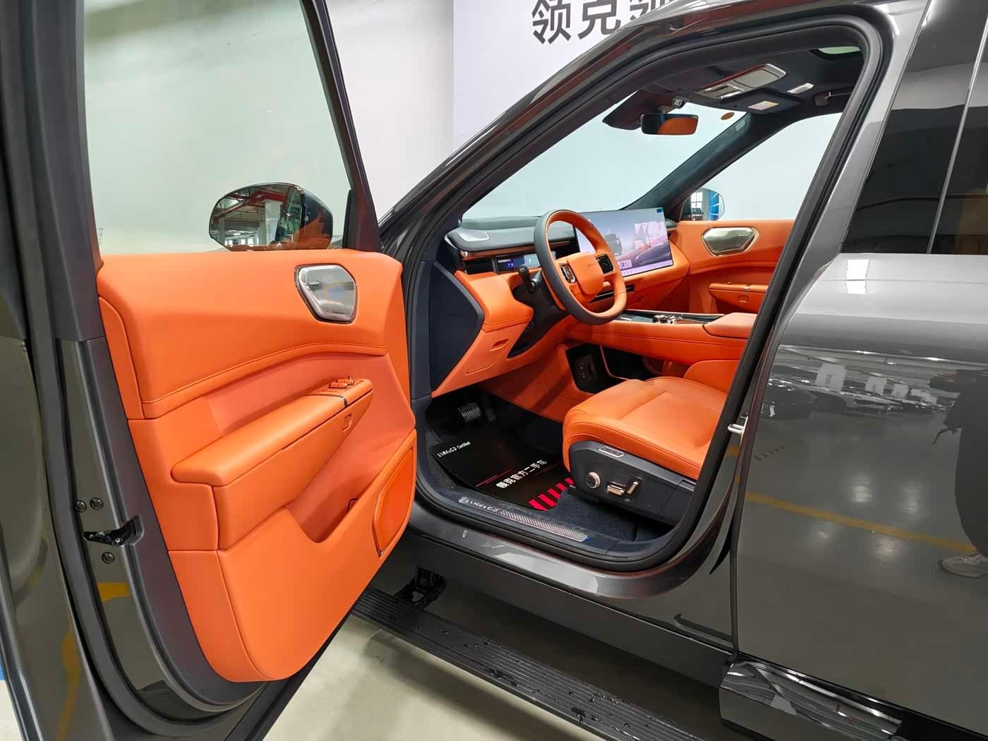 2025 Lynk & Co 900 Silbergrau, 2,000 km, China export – photo 3