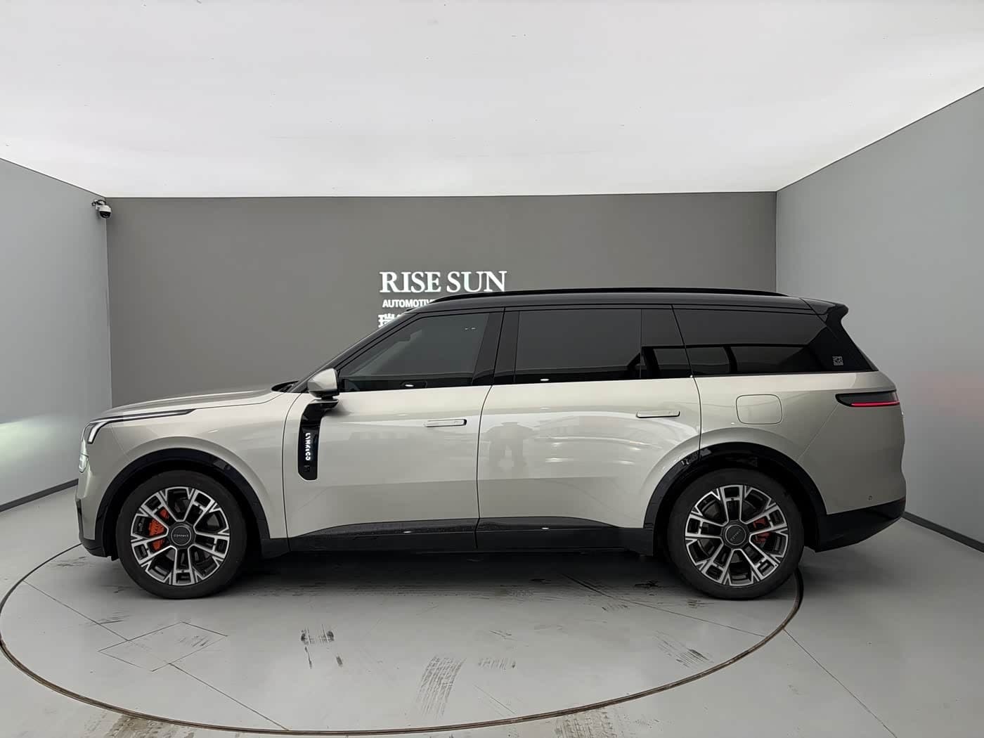 2025 Lynk & Co 900 Silbergrau, 11,000 km, China export – photo 17