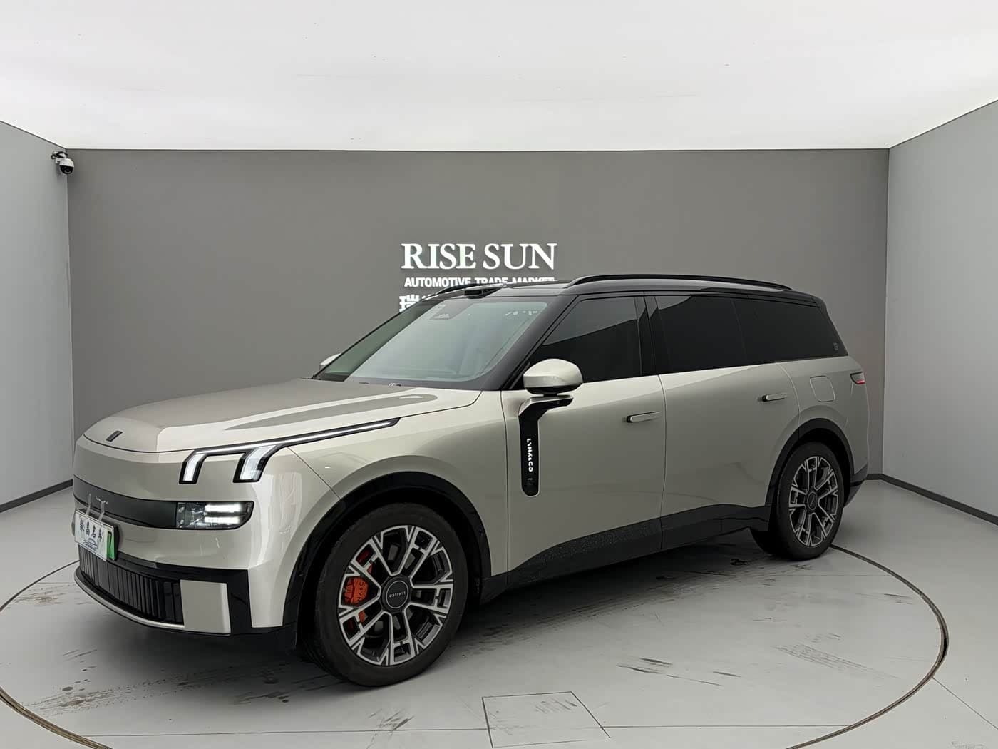 2025 Lynk & Co 900 Silbergrau, 11,000 km, China export – photo 1