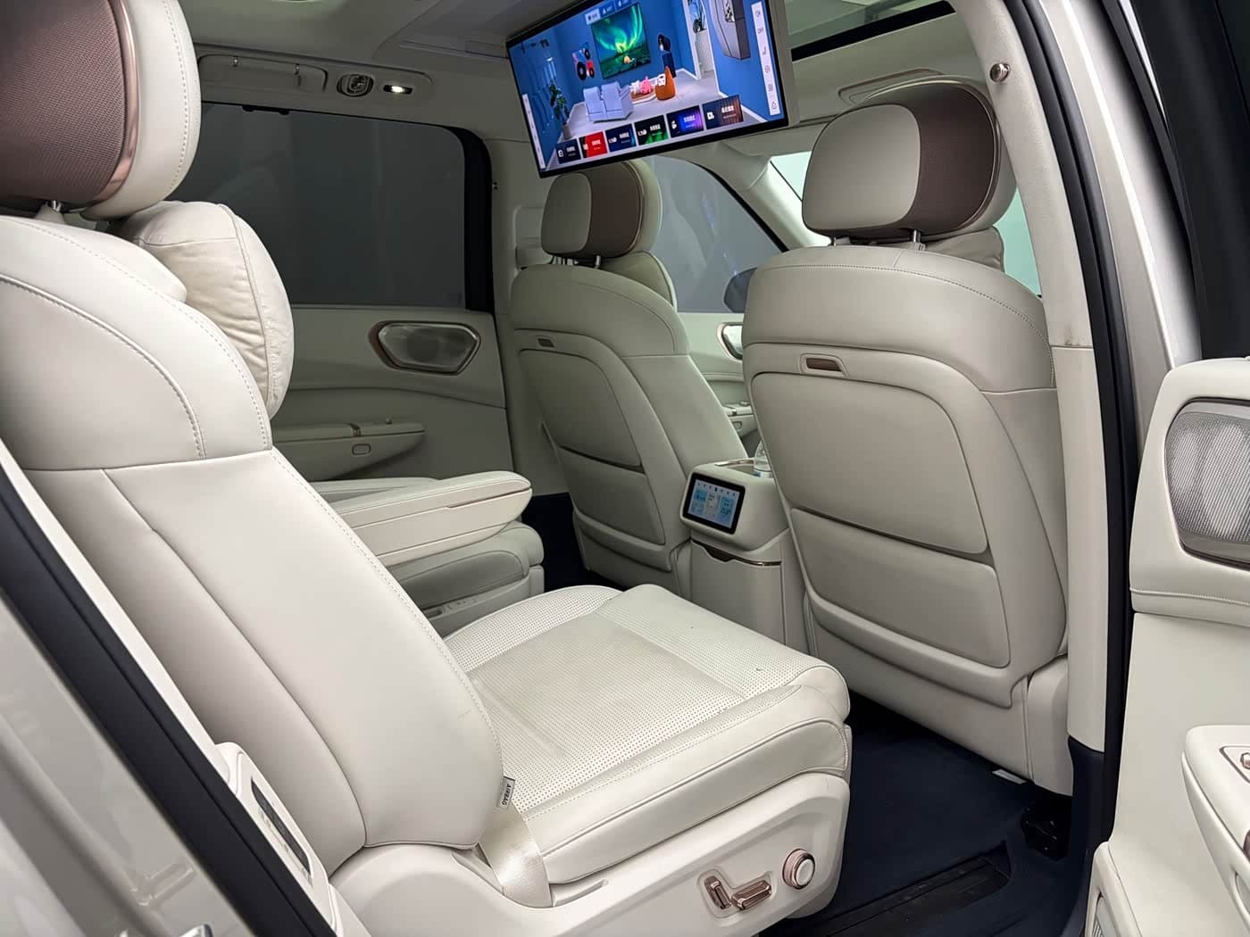 2025 Lynk & Co 900 Silbergrau, 11,000 km, China export – photo 11