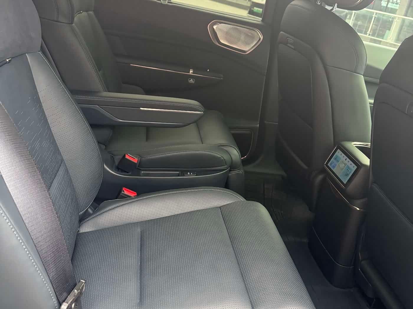 2025 Lynk & Co 900 Black, 16,000 km, China export – photo 15