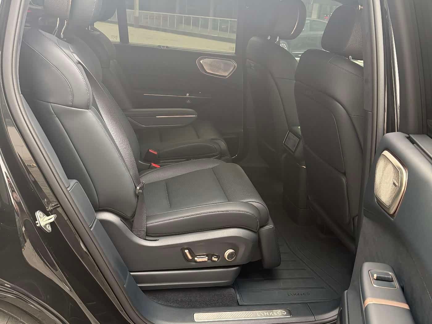 2025 Lynk & Co 900 Black, 16,000 km, China export – photo 16