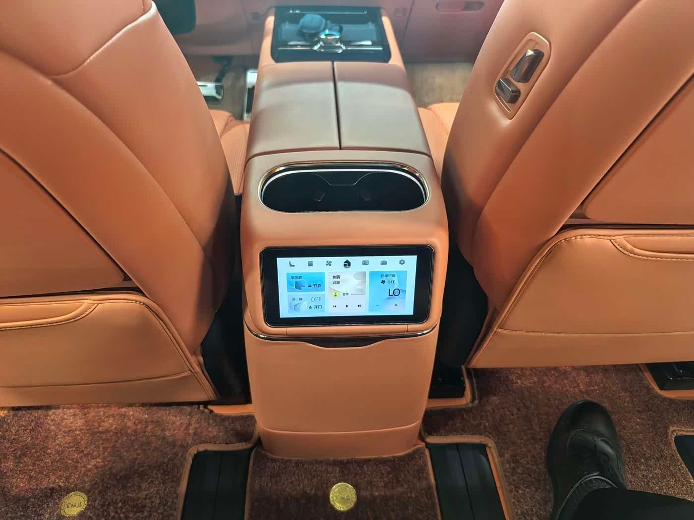 2025 Lynk & Co 900 Black, 13,000 km, China export – photo 9