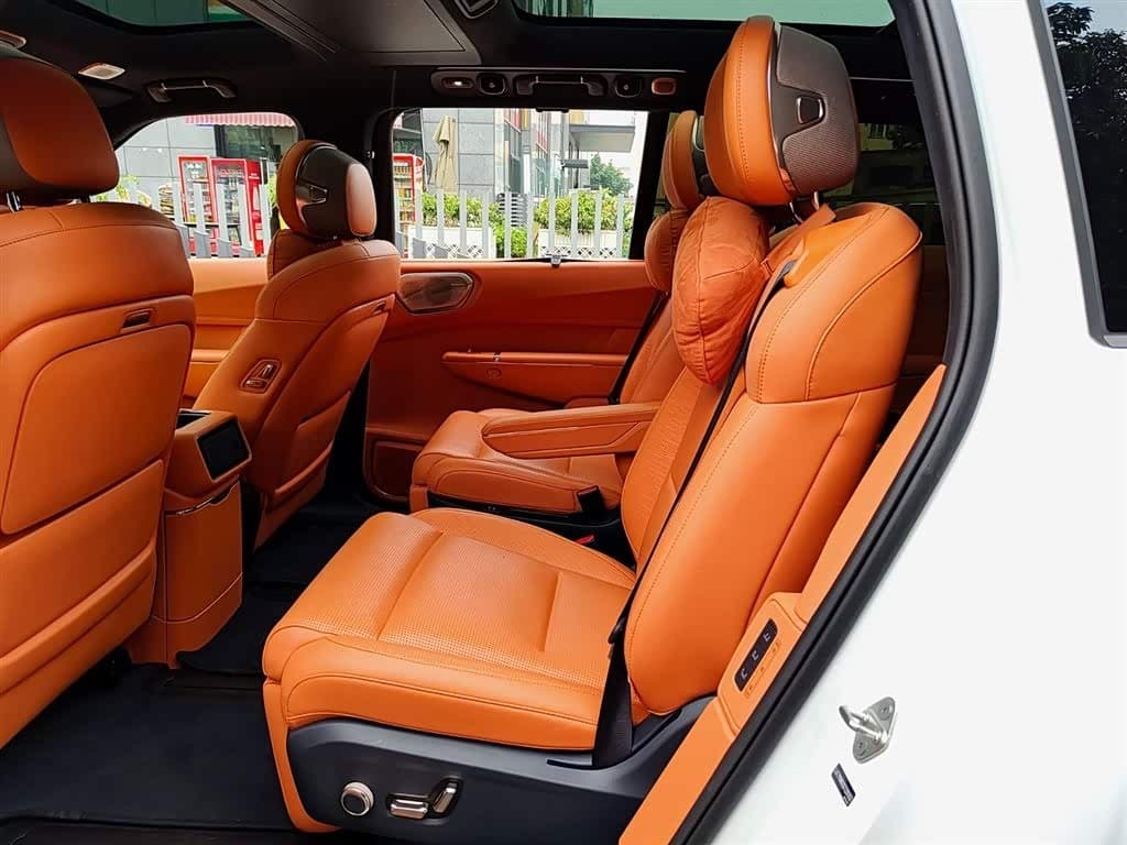 2025 Lynk & Co 900 White, 29,000 km, China export – photo 8