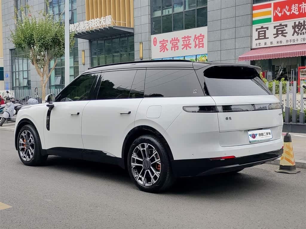 2025 Lynk & Co 900 White, 29,000 km, China export – photo 4