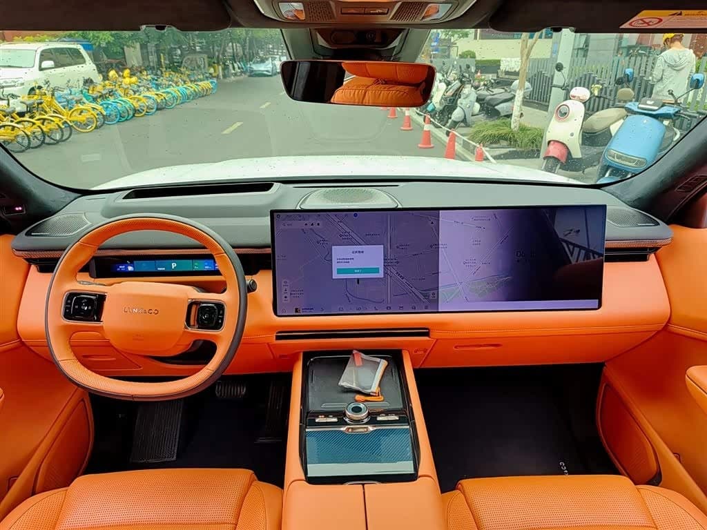 2025 Lynk & Co 900 White, 29,000 km, China export – photo 10