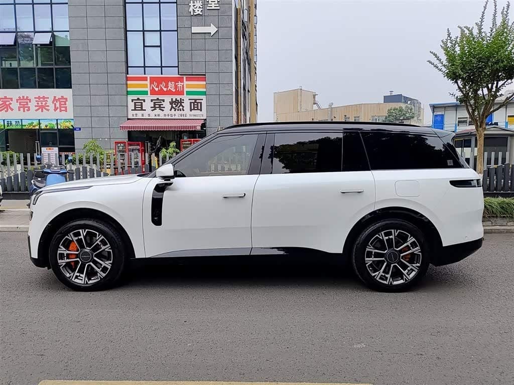 2025 Lynk & Co 900 White, 29,000 km, China export – photo 3