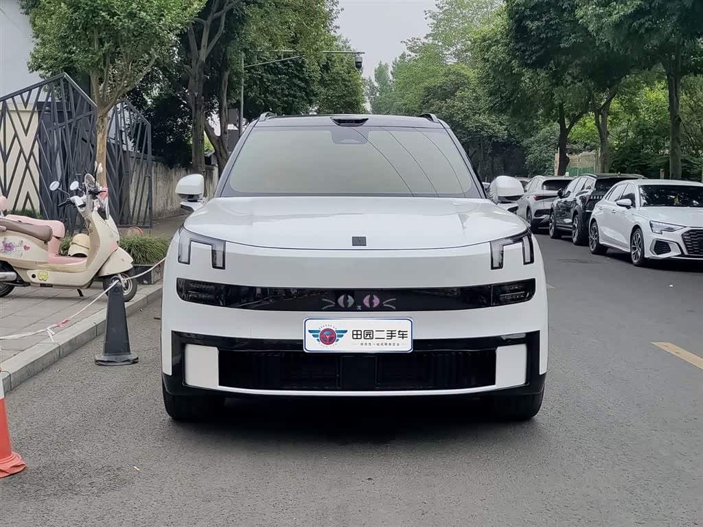 2025 Lynk & Co 900 White, 29,000 km, China export – photo 2
