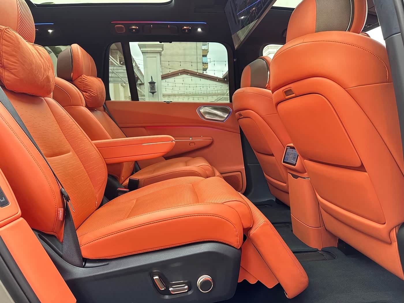 2025 Lynk & Co 900 Champagne, 24,900 km, China export – photo 13
