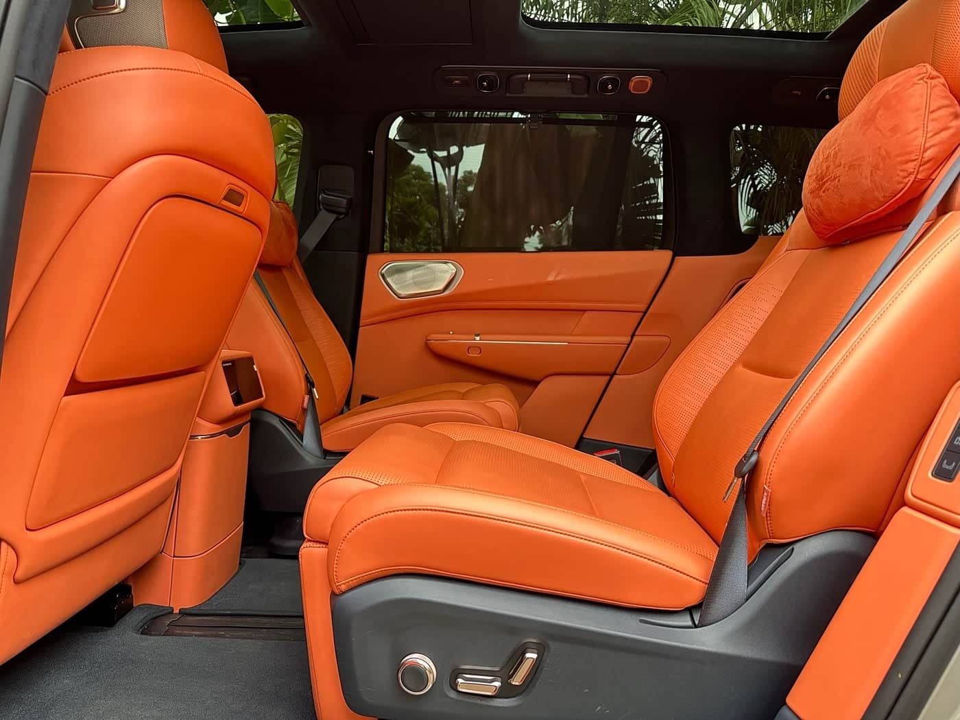 2025 Lynk & Co 900 Champagne, 24,900 km, China export – photo 19