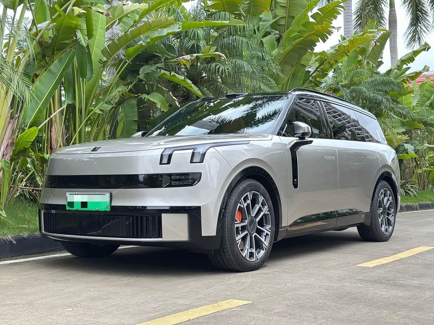 2025 Lynk & Co 900 Champagne, 24,900 km, China export – photo 1