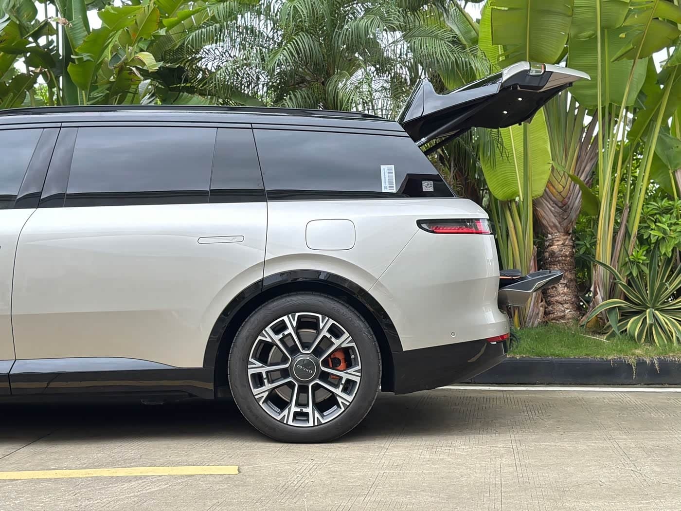 2025 Lynk & Co 900 Champagne, 24,900 km, China export – photo 9