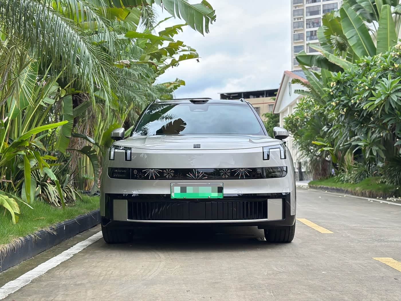 2025 Lynk & Co 900 Champagne, 24,900 km, China export – photo 2